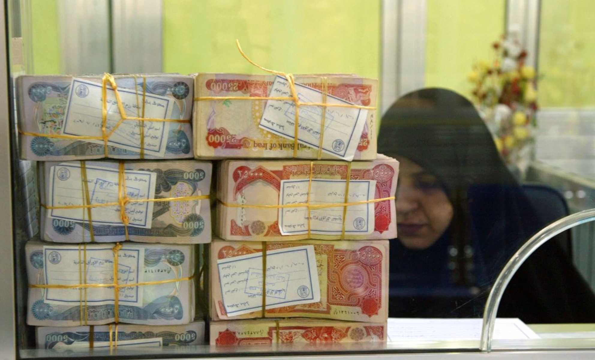 المالية تكشف حجم الرواتب الفعلي