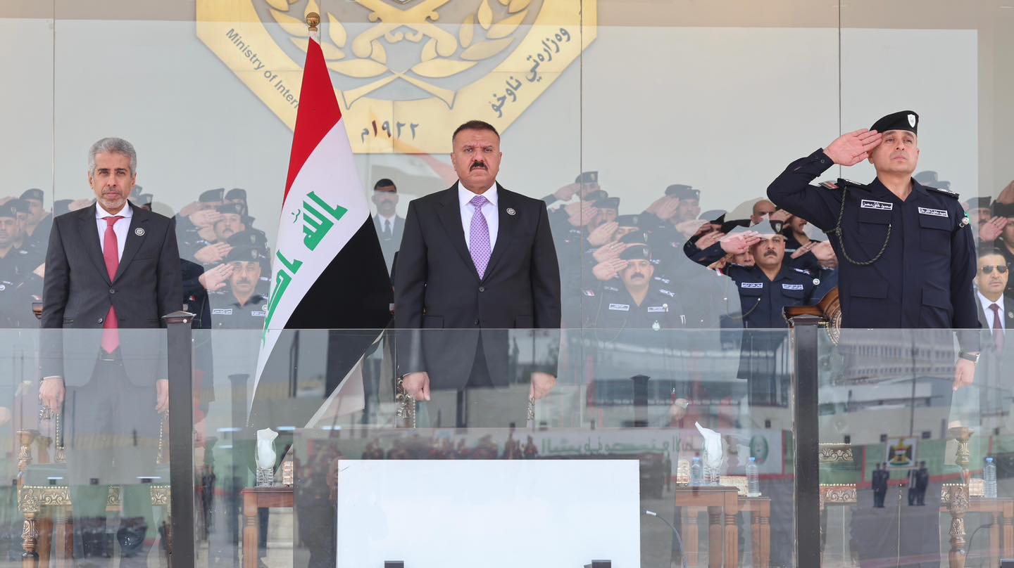 وزير الداخلية والأمين العام لمجلس وزراء الداخلية العرب يزوران كلية الشرطة ويتابعان استعراضا لطلبة الكلية