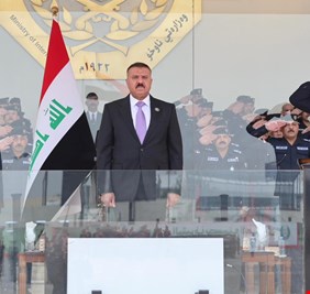 وزير الداخلية والأمين العام لمجلس وزراء الداخلية العرب يزوران كلية الشرطة ويتابعان استعراضا لطلبة الكلية