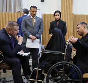 مؤكداً على الاهتمام بالحالات الإنسانية… وزير الداخلية عبد الأمير الشمري يلتقي مجموعة من أسر الشهداء والجرحى والمواطنين والمنتسبين