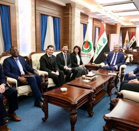 العراق يبحث مع شيفرون الأمريكية مشاريع تطوير النفط والغاز