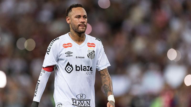 بعد إنقاذ سانتوس من الهبوط.. جراحة طارئة تهدد مستقبل نيمار