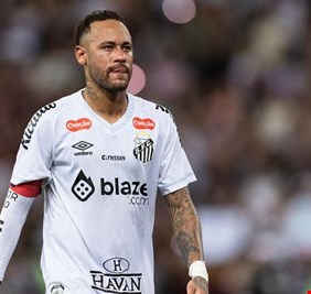 بعد إنقاذ سانتوس من الهبوط.. جراحة طارئة تهدد مستقبل نيمار