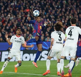 في 3 دقائق.. كوندي يسجل هدفين ويعيد برشلونة لطريق الانتصارات في دوري الأبطال