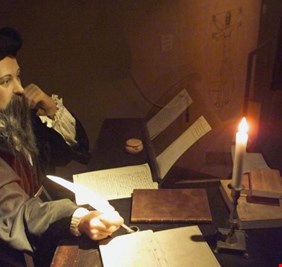 هل تحققت تنبؤات نوستراداموس وبابا فانغا لعام 2025؟