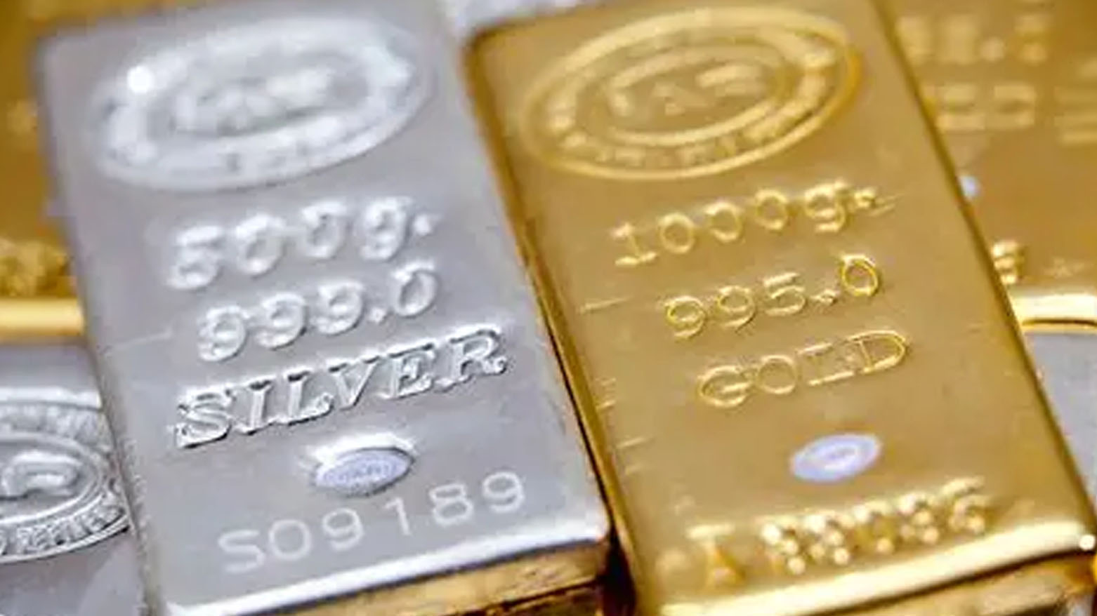 الذهب يتراجع بعد خفض فائدة 