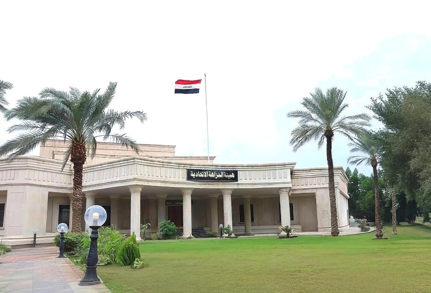 النزاهة: ضبط (١٠) موظفين لمخالفتهم واجبات وظیفتهم في النجف