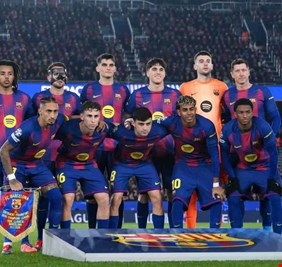 بالصور .. لاعبو برشلونة يتلقون هدايا خرافية