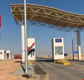 العراق يعتزم افتتاح منفذين بريين مع السعودية