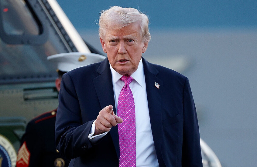 ترامب يتوعد بالرد: لن نتسامح مع أي هجوم جديد على القوات الأمريكية