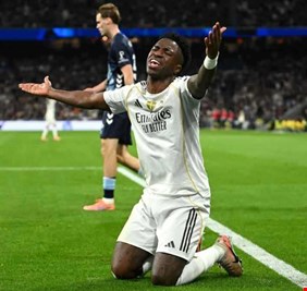 سخرية واسعة من فينيسيوس بعد محاولة فاشلة لتقليد كريستيانو