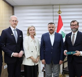 وزير الداخلية يلتقي وفدا من دائرة القضايا الجنائية والتعاون القضائي الدولي بحضور السفير السويدي لدى العراق