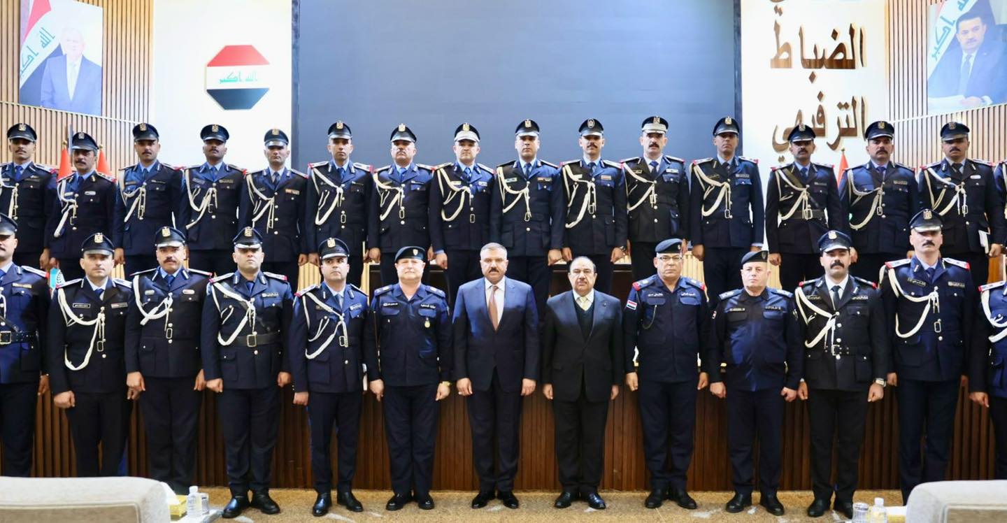 وزير الداخلية السيد عبد الأمير الشمري يلتقي الضباط العراقيين المتخرجين من دورة القيادة والأركان في إيران