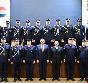 وزير الداخلية السيد عبد الأمير الشمري يلتقي الضباط العراقيين المتخرجين من دورة القيادة والأركان في إيران