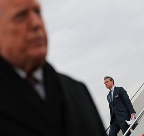 بيان مرتقب من ترامب وهيغسيث وقائد القوات البحرية الأمريكية