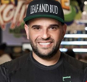 مبعوث ترامب إلى العراق يرحب بتسليم الفصائل أسلحتها إلى الدولة