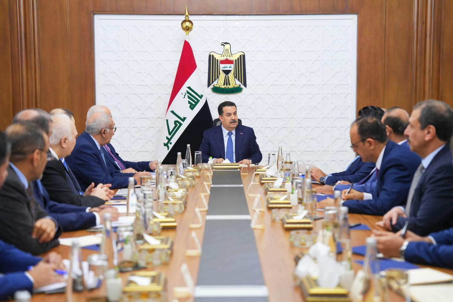 السوداني يقود حواراً اقتصادياً رفيعاً مع خبراء العراق لرسم سياسات مالية مستدامة