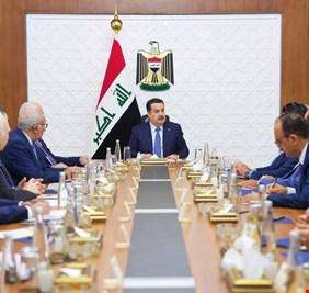 السوداني يقود حواراً اقتصادياً رفيعاً مع خبراء العراق لرسم سياسات مالية مستدامة