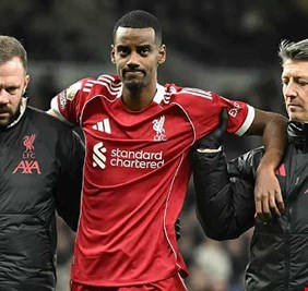 ليفربول يدرس قرارا مفاجئا بعد إصابة إيزاك