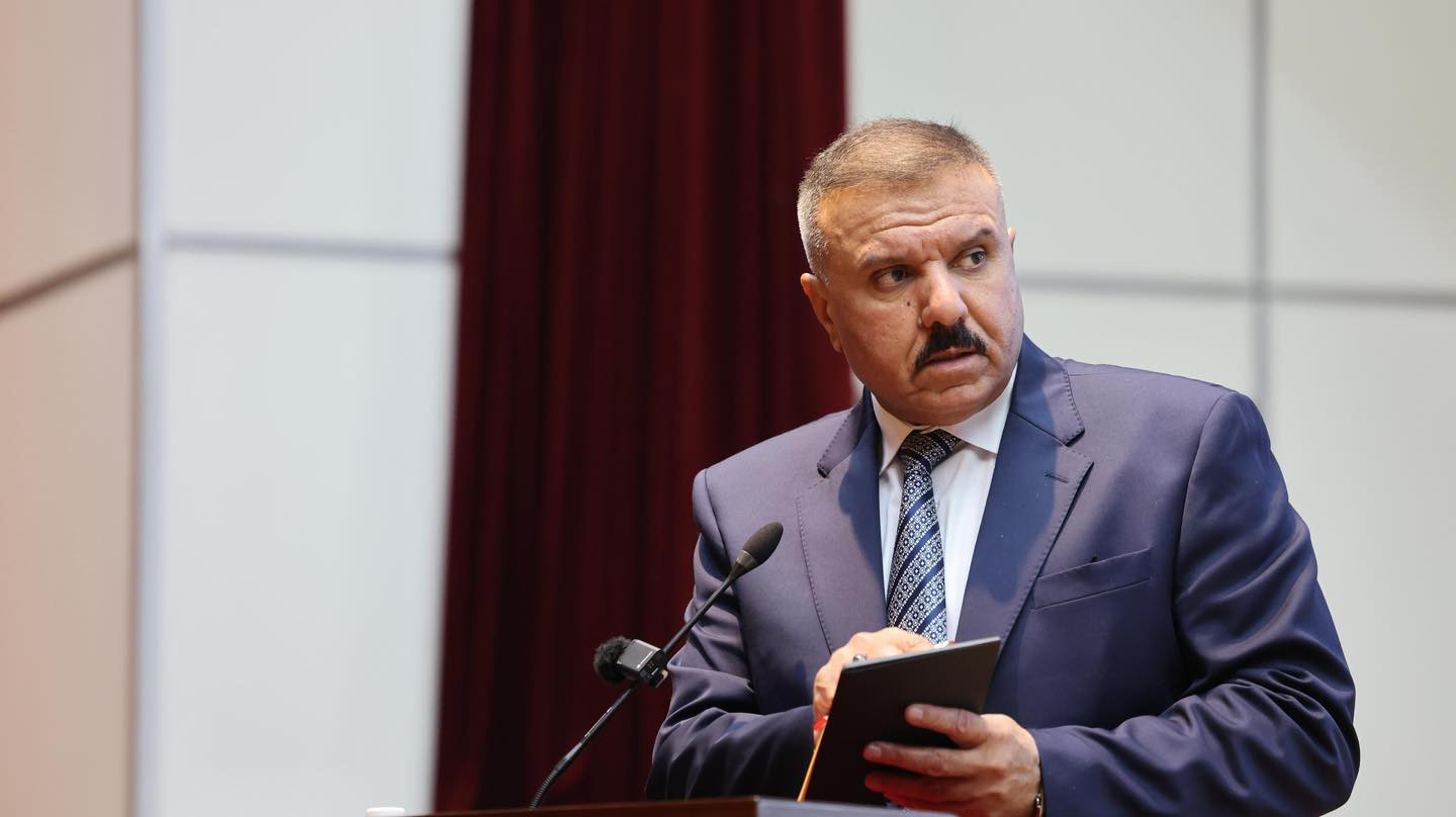 وزير الداخلية يشرف على الامتحانات النهائية لدورة الدبلوم العالي في المعهد العالي للتطوير الأمني والإداري