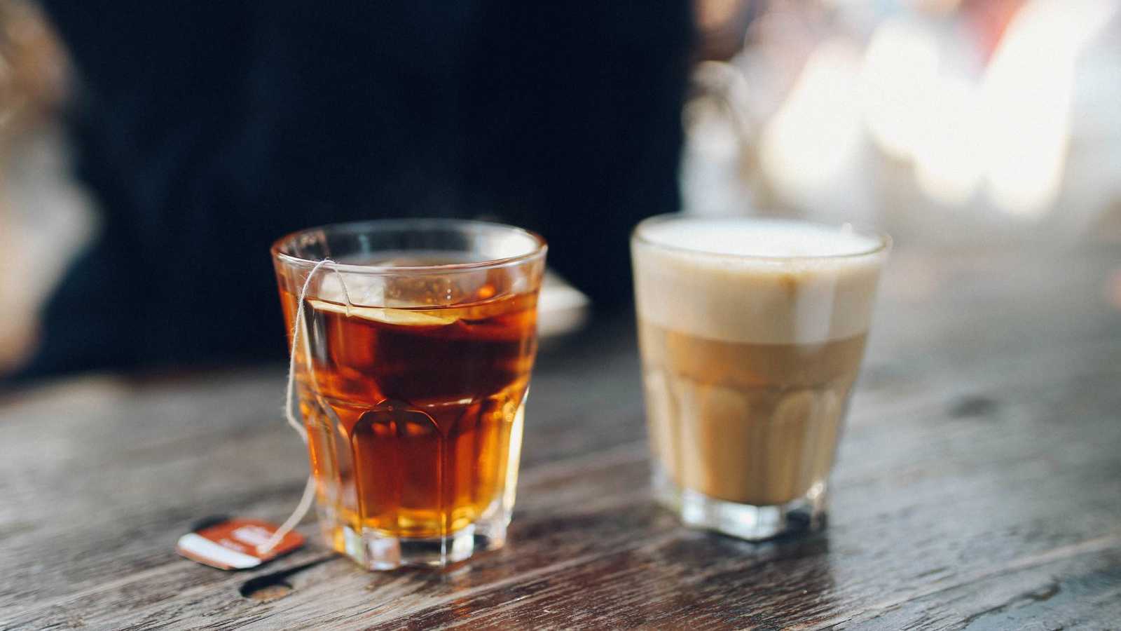 الشاي أم القهوة.. أيهما الأفضل لصحة عظامك؟