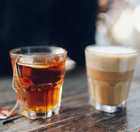 الشاي أم القهوة.. أيهما الأفضل لصحة عظامك؟