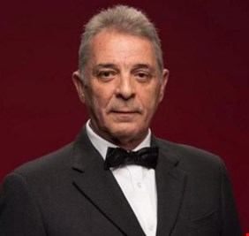 نقل الفنان محمود حميدة إلى المستشفى إثر وعكة صحية مفاجئة