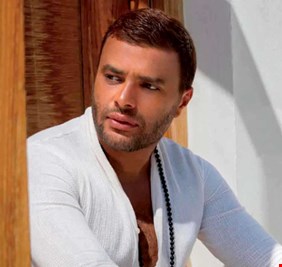 رامي صبري يُوجه رسالة شديدة اللهجة لصنّاع الأغاني