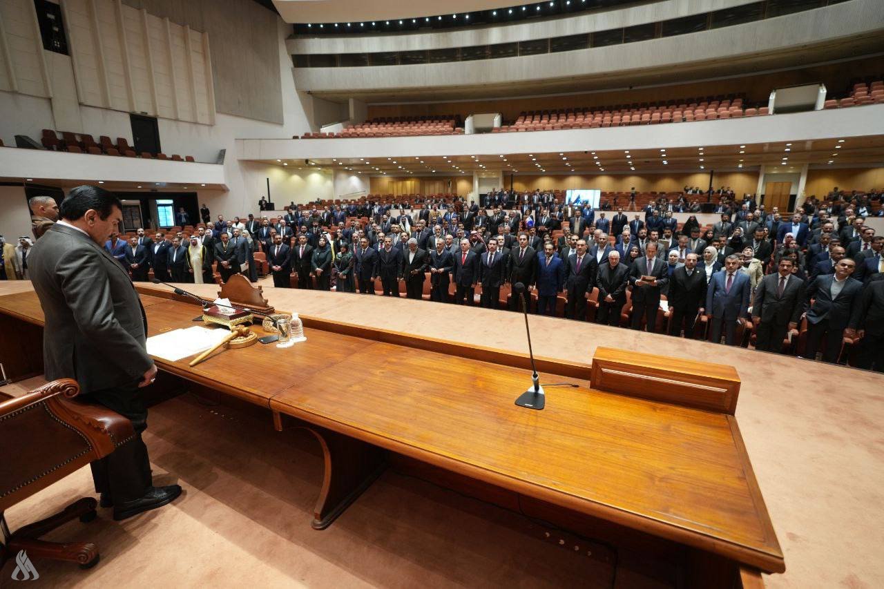 مراسل العراق اليوم من مجلس النواب: انطلاق الجلسة الأولى للدورة النيابية السادسة وأداء اليمين الدستورية