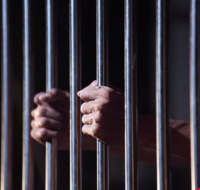 الحبس الشديد والطرد من الخدمة لضابط كبير في الجيش العراقي