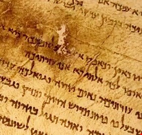 بعد 70 عاماً.. باحث يفك شيفرة مخطوطات البحر الميت الغامضة