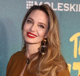 بعد سنوات طويلة.. أنجلينا جولي تستعد لترك الولايات المتحدة