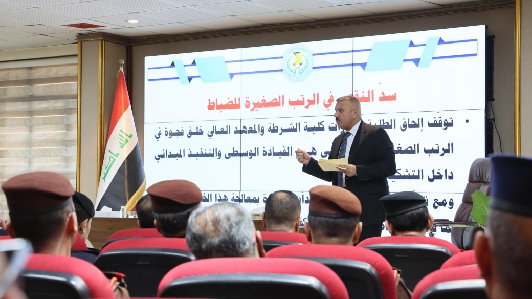 وزير الداخلية يلقي محاضرة في مديرية القيادة بالمعهد العالي للتطوير الأمني والإداري ضمن البرامج التدريبية المتقدمة