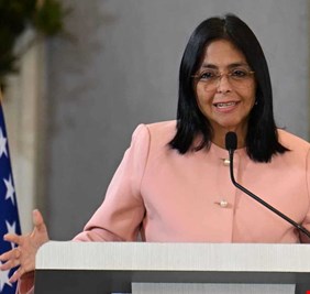 رئيسة فنزويلا المؤقتة تدعو واشنطن للتعاون من أجل 