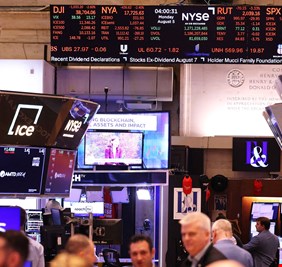 وول ستريت تنتعش بعد أخبار النفط الفنزويلي