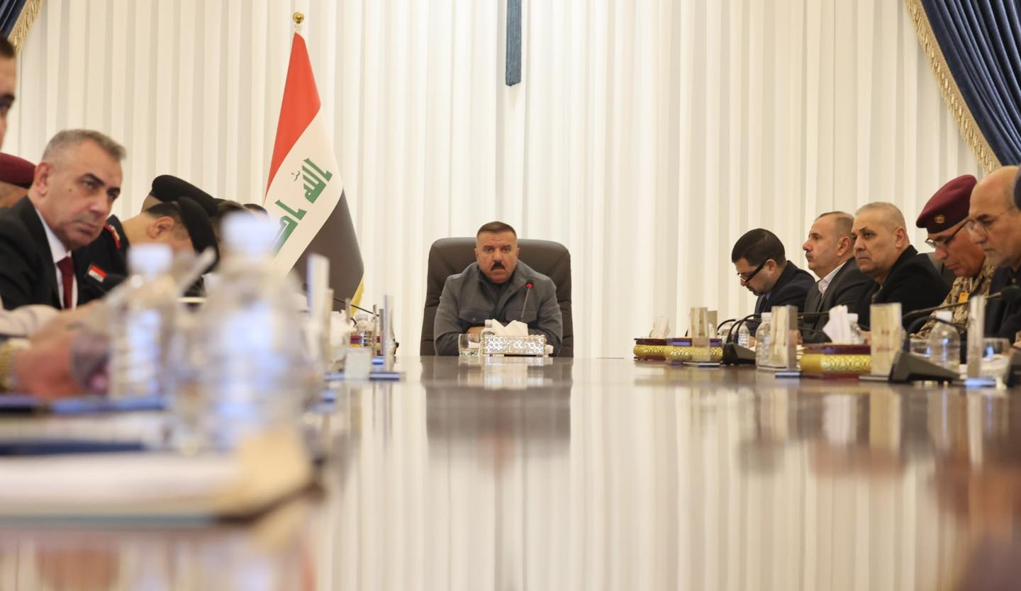 الشمري يعقد اجتماعاً مع الدوائر الاستخبارية لمناقشة زيارة رجب