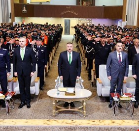 وزير الداخلية يحضر مراسم تخرج أربع دورات من مديرية القيادة بالمعهد العالي للتطوير الأمني والإداري