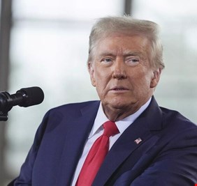 ترامب يعلن عن محادثة مع الرئيس الكولومبي تمهد لاجتماع في البيت الأبيض