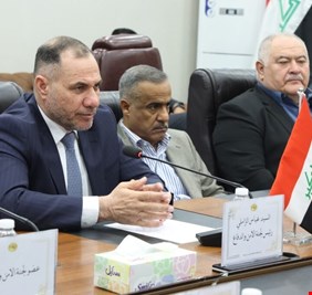 مجلس الديوانية يحاصر الزاملي ويمنع عنه الإجازة المرضية