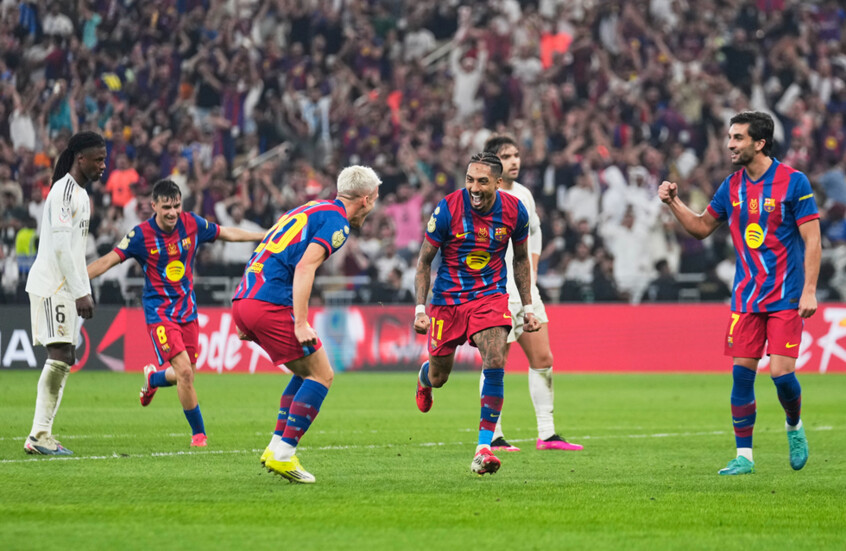 برشلونة يهزم ريال مدريد ويتوج بكأس السوبر الإسباني