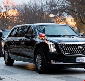 جسم غامض يغير مسار موكب عودة الرئيس ترامب لواشنطن