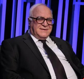 مستشار رئيس الوزراء: سعر برميل النفط عام 2026 يتراوح بين 55 و62 دولاراً