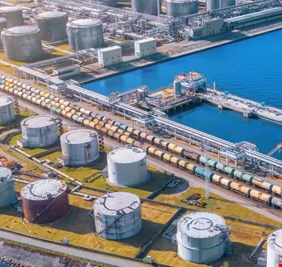 توقعات بانخفاض مخزونات النفط الخام الأميركية