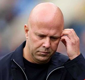 جيرارد يهاجم سلوت: ما حدث غير مقبول