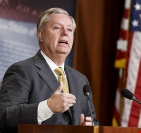 ليندسي غراهام يحذر دمشق من 