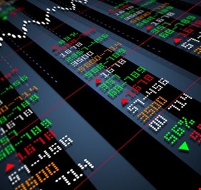 ضربة للأسواق.. خوف من حرب تجارية جديدة يهبط بالمؤشرات العالمية