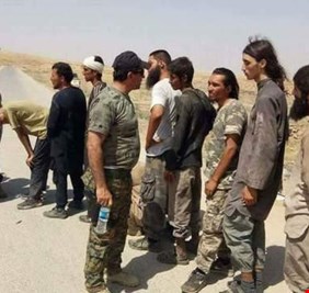 تعرف على تفاصيل الدواعش الذين استلمهم العراق من القوات الأمريكية في سوريا