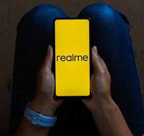 Realme تتحدى سامسونغ بهاتفها الجديد