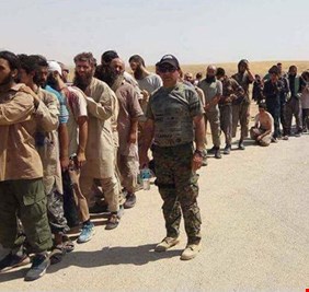 بغداد تتسلم 300 داعشي جديد من سوريا