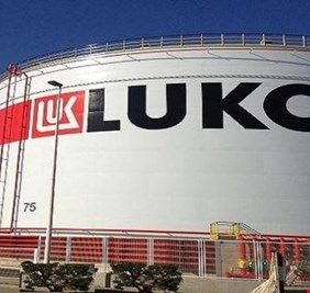 لوك اويل الروسية تبيع حصتها في مشاريع نفطية في العراق